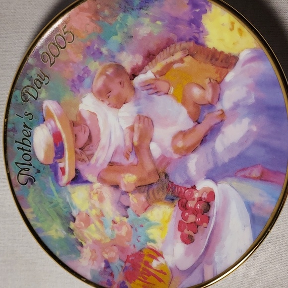 Vintage 2005 Avon Mother's Day Plate - Picture 1 of 5